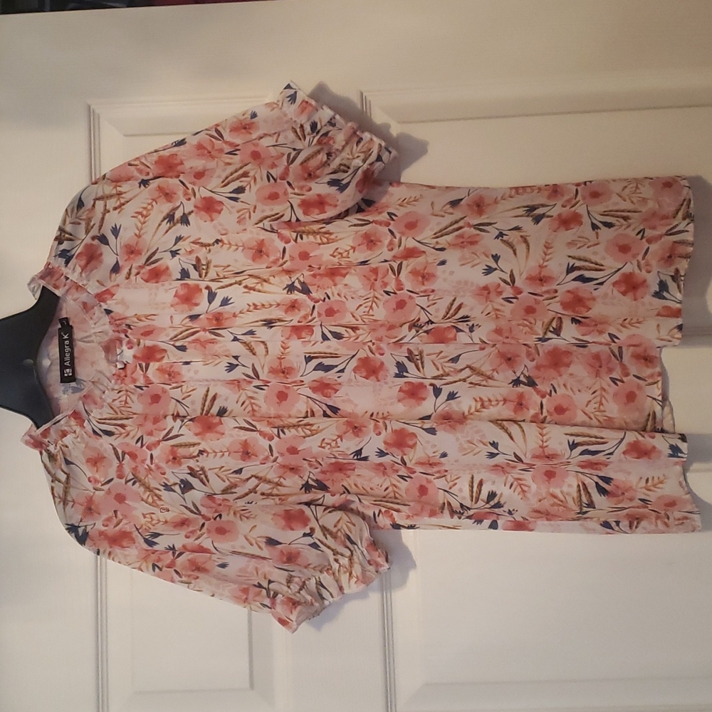 Floral short sleeve top